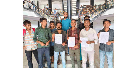 विश्वविद्यालय में छात्रों का विरोध प्रदर्शन, शहीद प्रमोद बीएड कॉलेज पर गंभीर आरोप